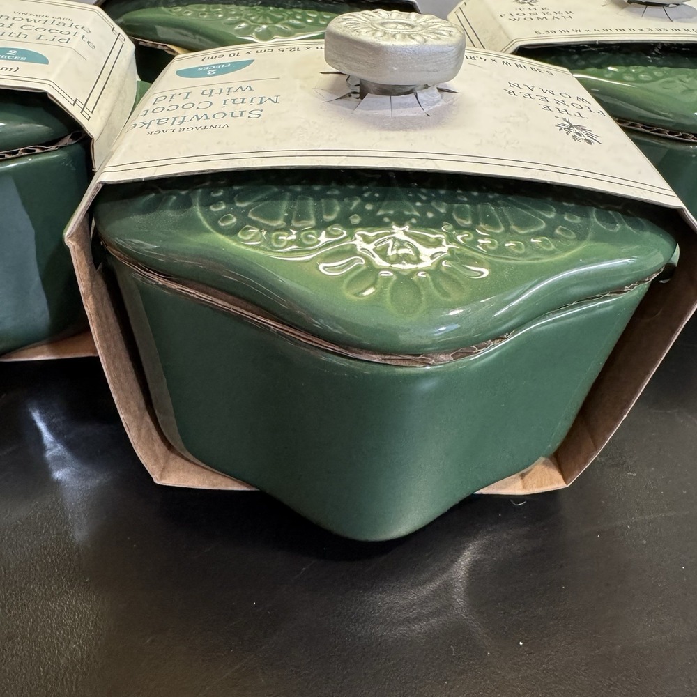 Pioneer Woman Stoneware Snowflake Cocotte‎ with Lid – 2 Cup Mini Casserole Dish
